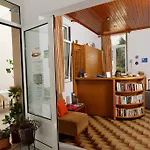 Zorbas מלון 2*